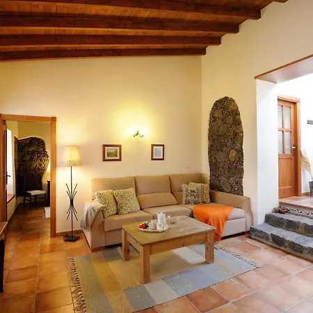 With 2 Bedrooms In Las Rosas With Wonderful Sea View Private Pool Enclosed Garden 10 Km From The Beach Las Rosas (Arona, Tenerife)